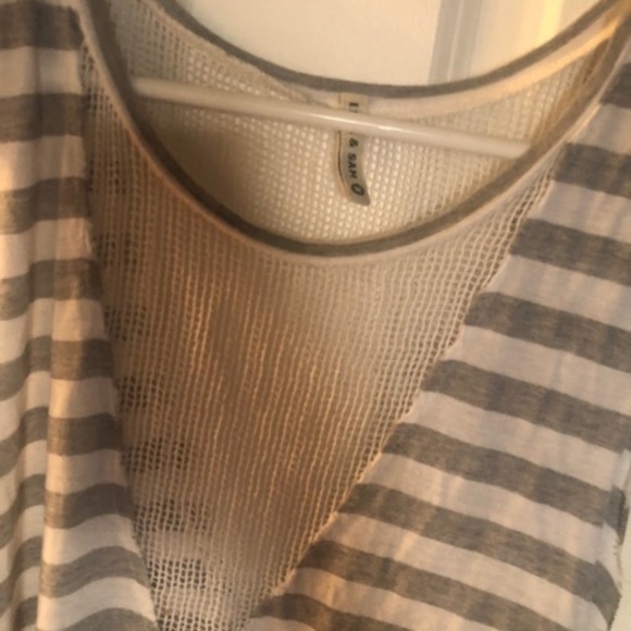 Emma & Sam V neck mesh tank - Picture 4 of 4